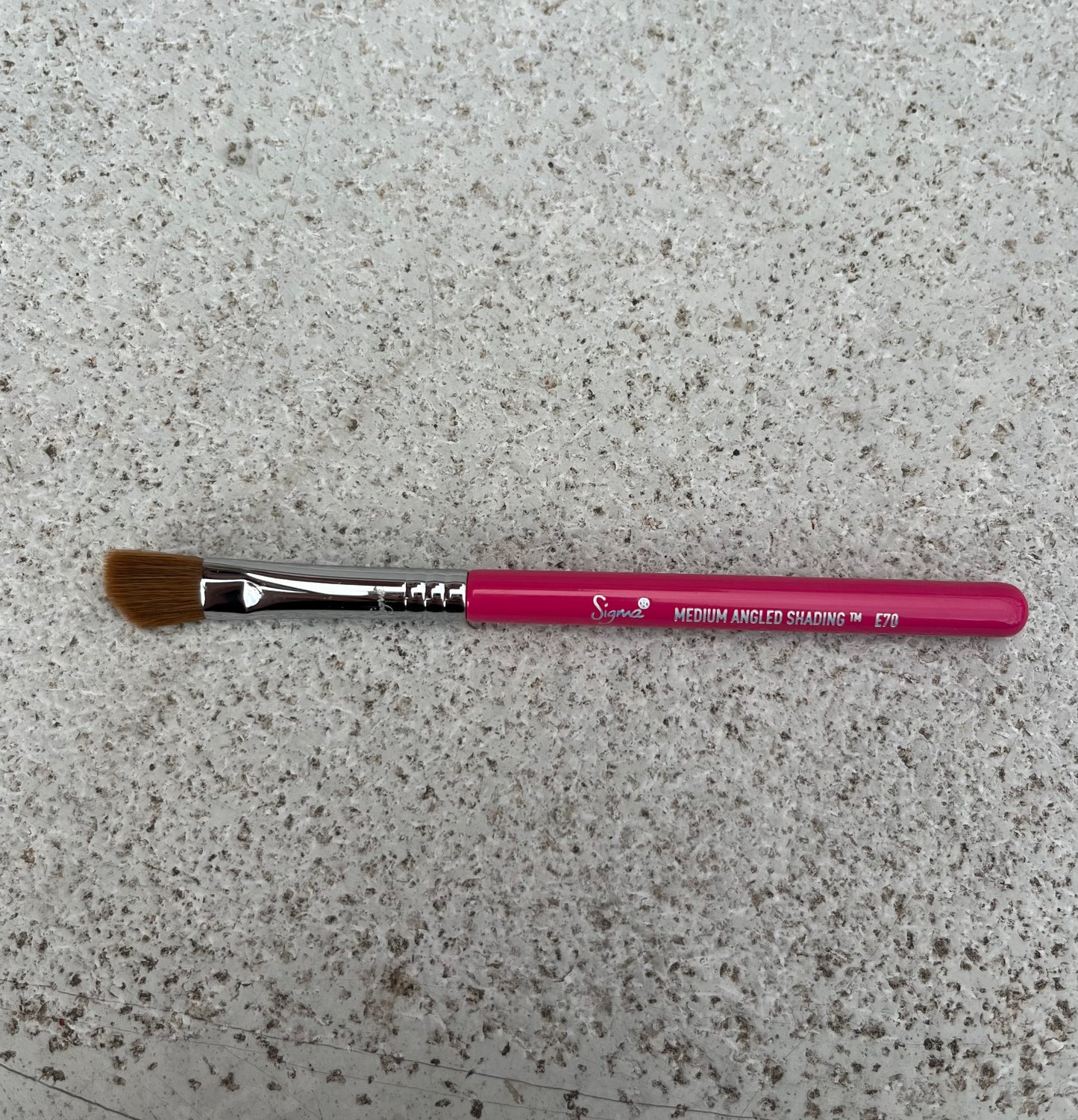 SIGMA E70 Medium Angled Shading Travel Size Brush